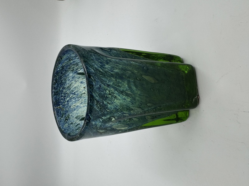Vakker kunstglass vase.