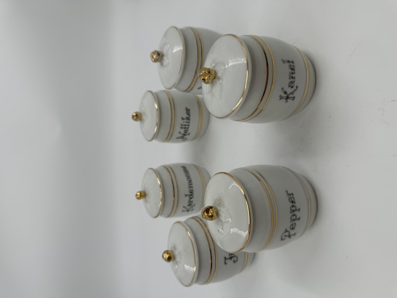 PP-Små Kjøkken krukker med lokk.