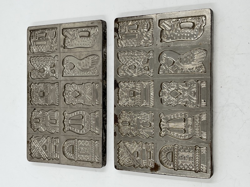 2 stk Sjokoladeformer i alm 
m/ div dyremønster etc