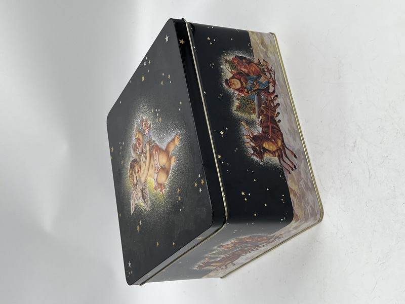 Stor kakeboks i blikk med flott julemotiv.