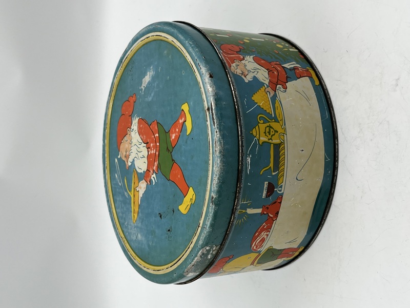 Eldre kakeboks i blikk med Nissemotiv