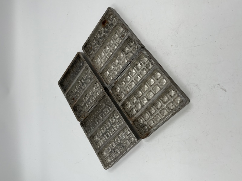 2 stk eldre sjokoladeformer i alm