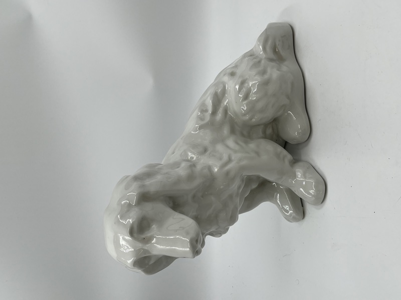 PP- Stor Hund i Hvit glassert porselen