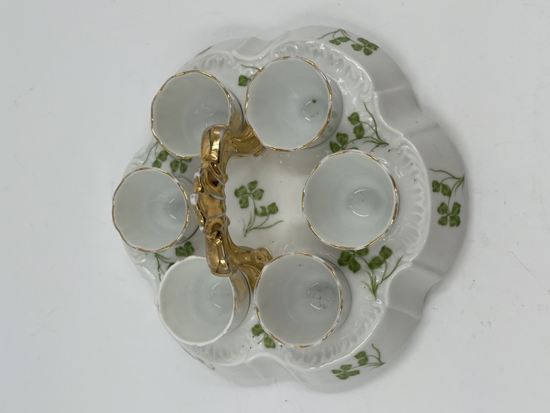 PP-Eggoppsats med grønn kløver dekor.