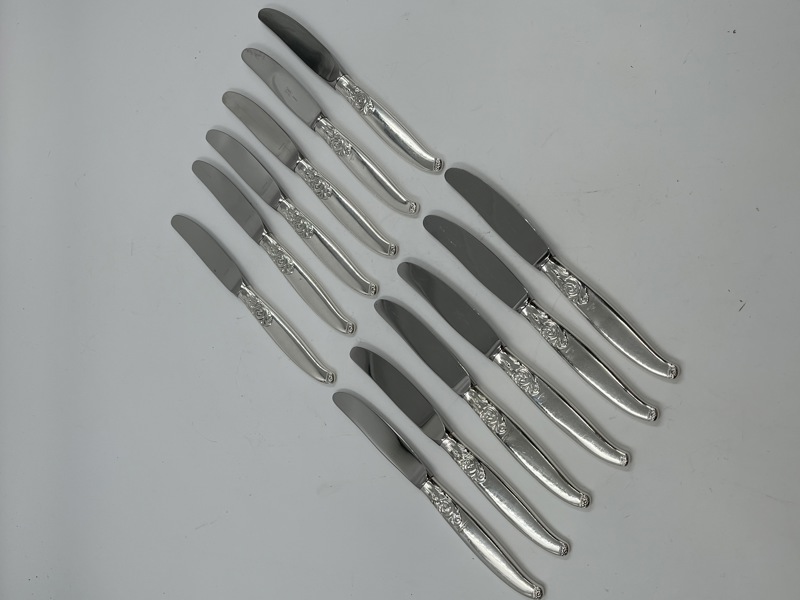 12 kniver i Telesølv.