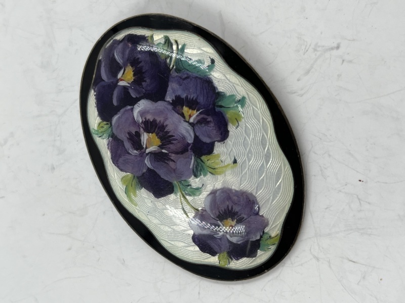 Brosje i sølv emalje 