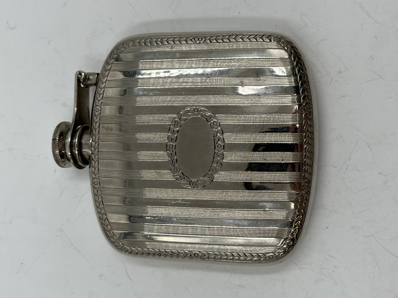 Eldre lommelerke i sølvplett 