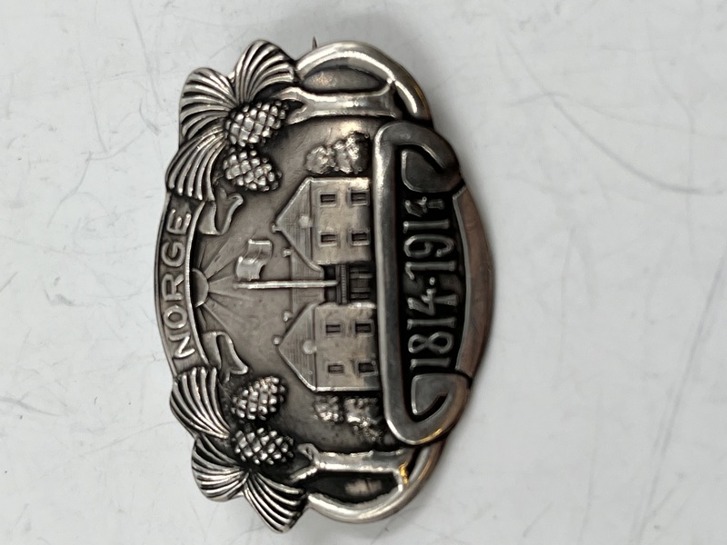 Brosje m/ minnemerke