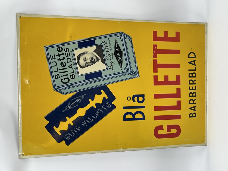 Eldre sjeldent blikkskilt med Gillette reklame.