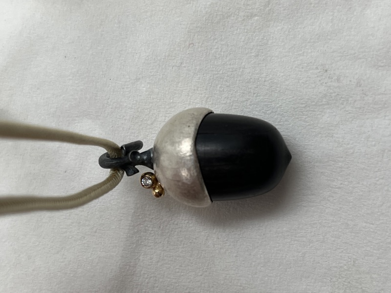 Ole Lynggaard Eikenøtt i sølv/ tre