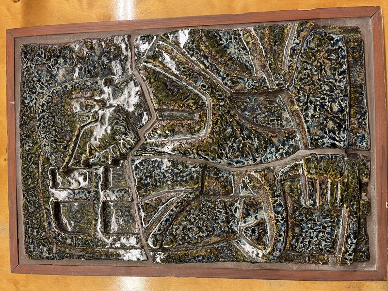 Brun/ grå Glassert keramisk veggrelieff