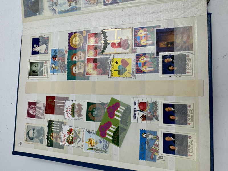Album med julemerker m/ diverse merker( frimerker)