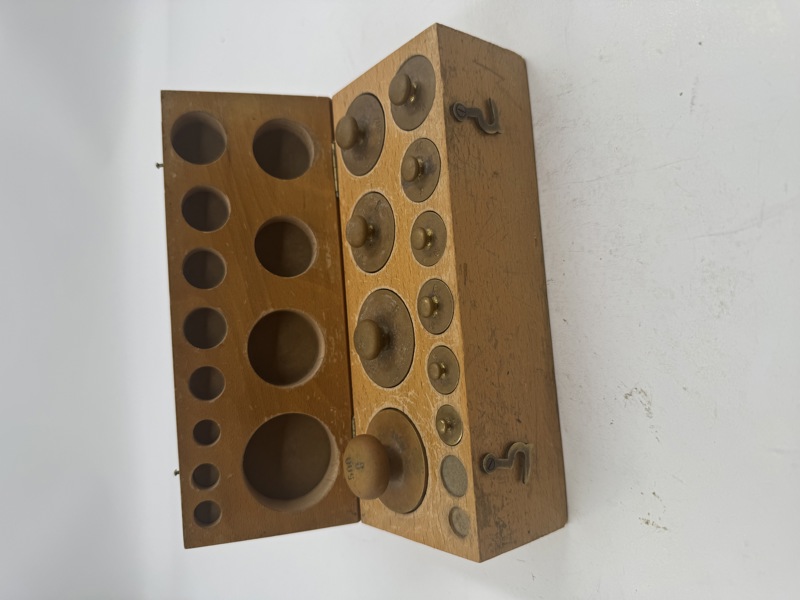 Presisjonsvektlodd i en treeske