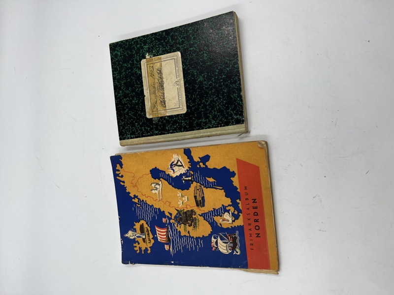 2 Bøker Hengsla Frimerker 