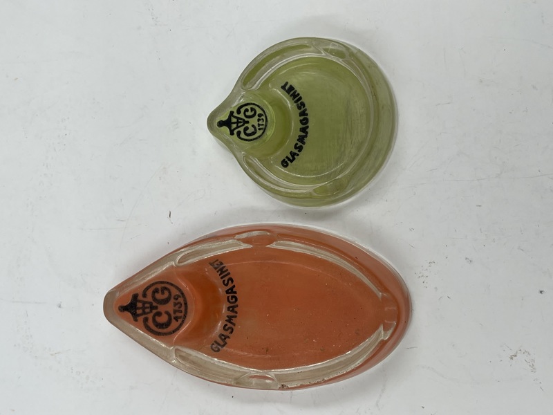 2 uvanlige askebeger Chr glass