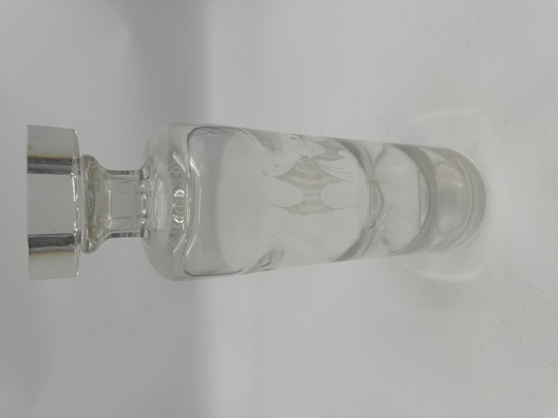 Stor gml spesiell gravert karaffel