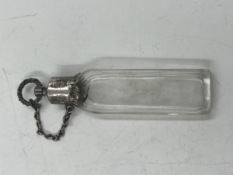 Liten Cravert flaske med sølvtopp