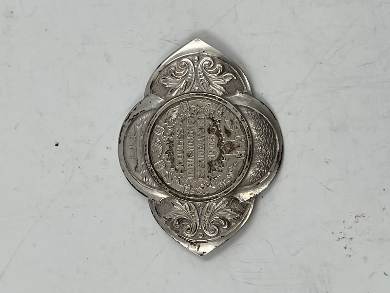 Sølv  2 krone som brosje