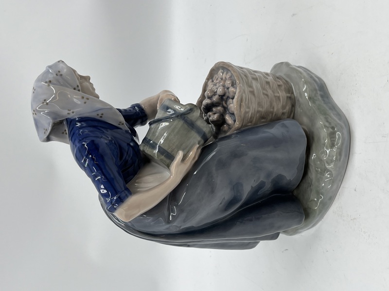 Kongelig Dansk "Potetplukkersken"