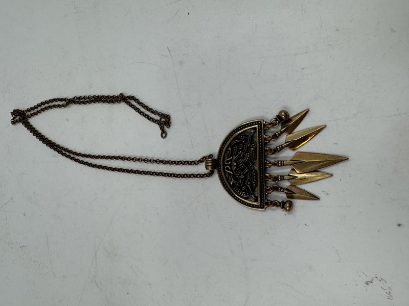 Halssmykke i bronsje