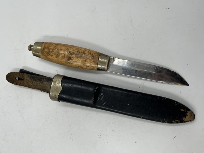 Brusletto kniv m/ slir