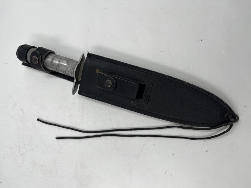 Vintage kniv med slir