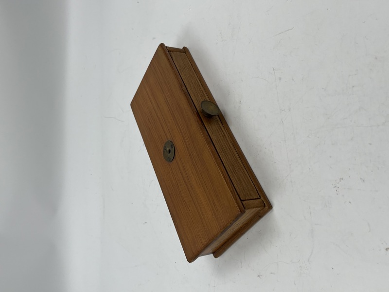 Liten vekt i treeske