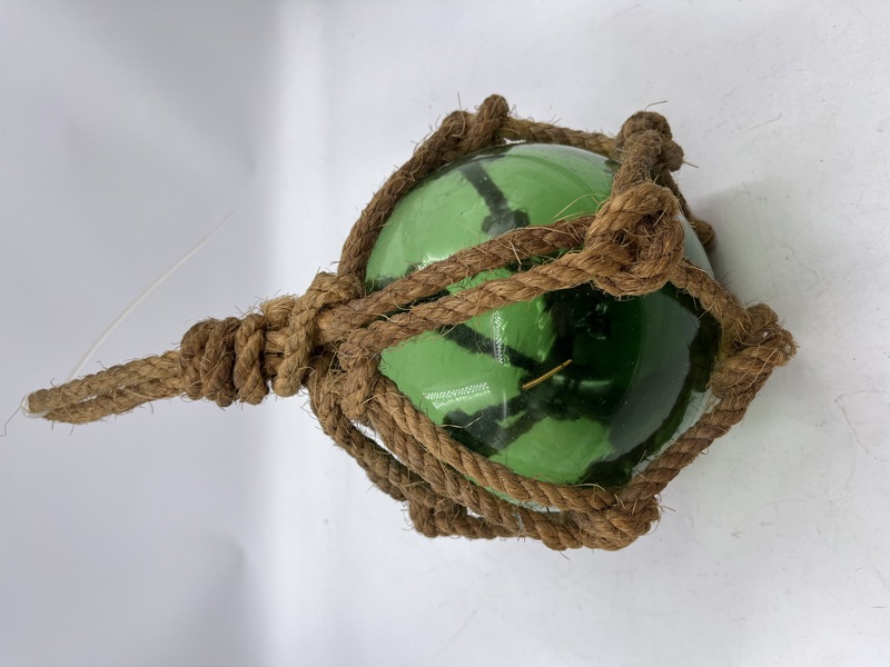 Grønn garnkule m/ tau