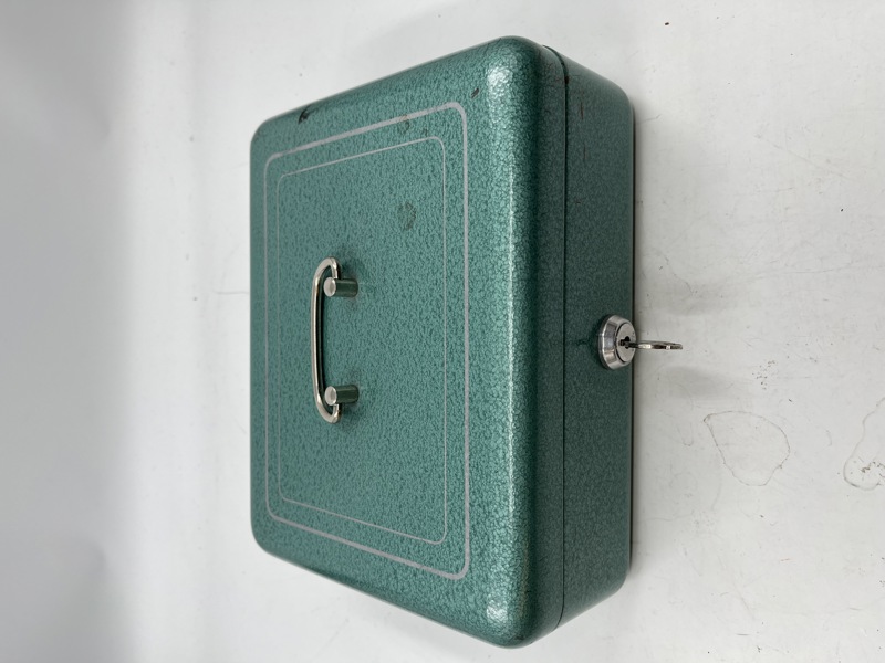 Eldre Pengeskrin m/ nøkkel