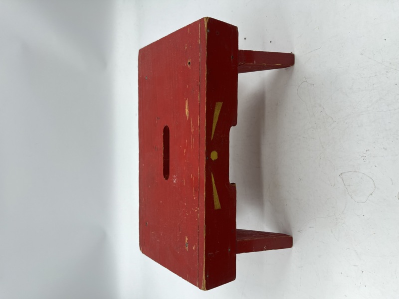 Liten nyere Barnekrakk i tre