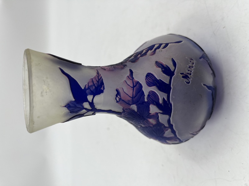 Uvanlig gml vase m/ utvendig dekor