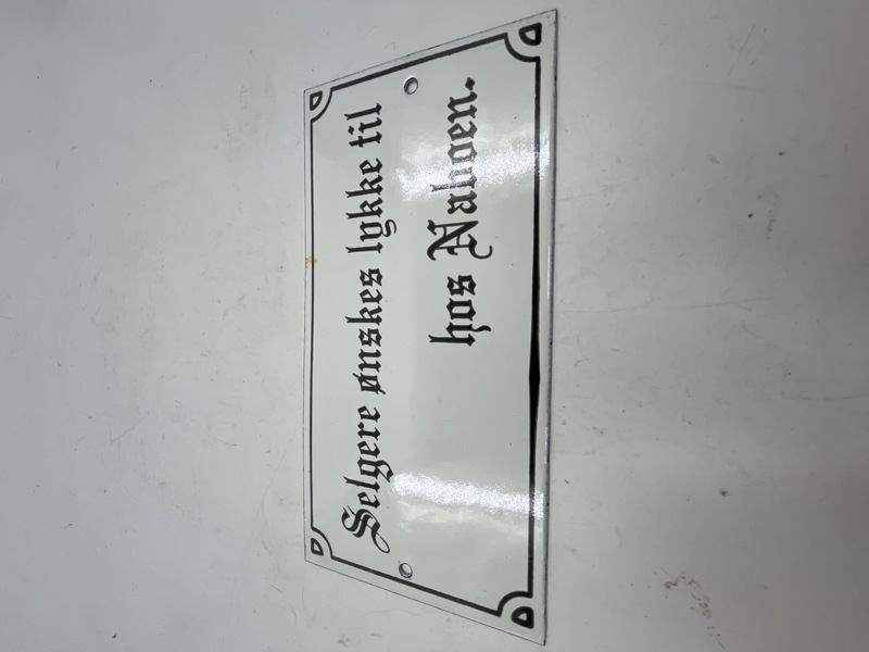 Artig skilt selgere ønskes ( emaljeskilt)
