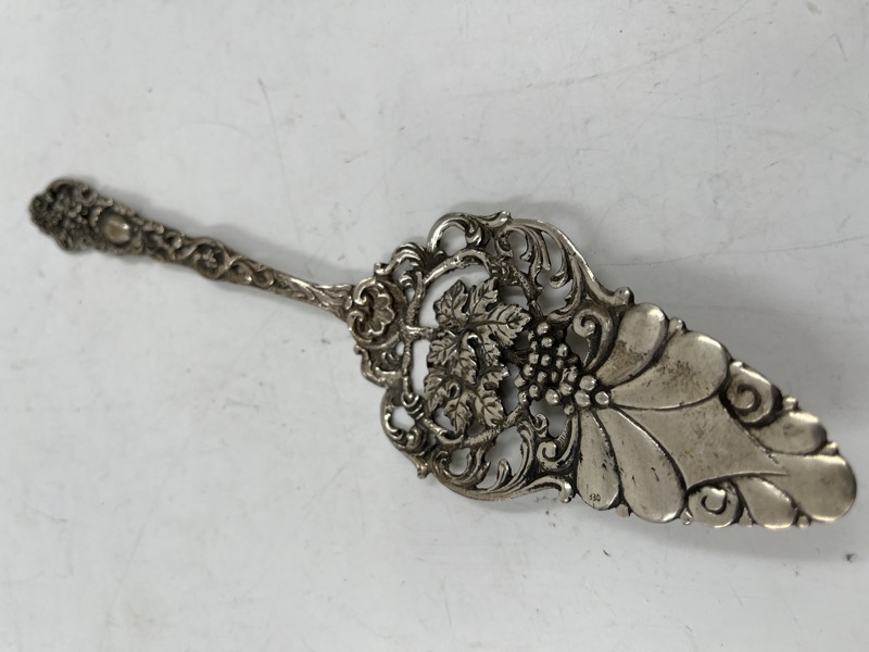 Sølv Kakespade rikt preget dekor