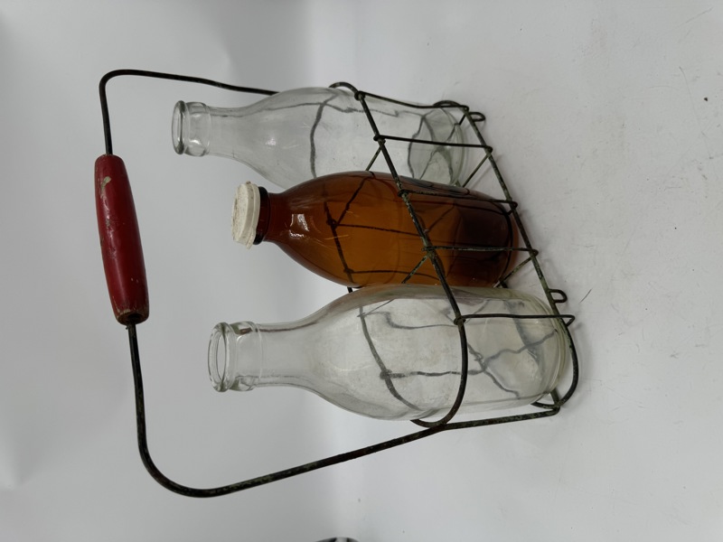 Artig Gmlt Melkeflaskestativ m/ flasker