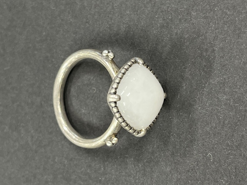 Sølvring ox med hvit sten