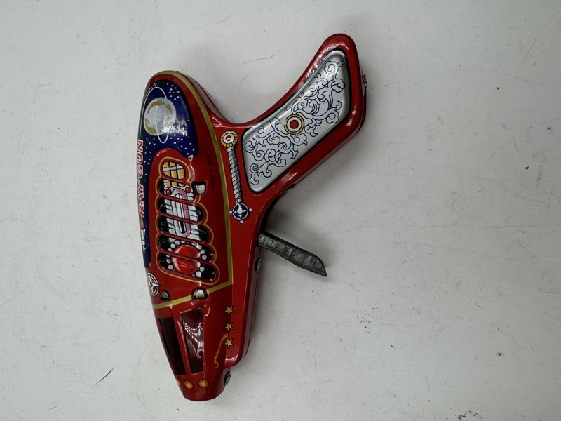 Ray Cun Pistol i blikk