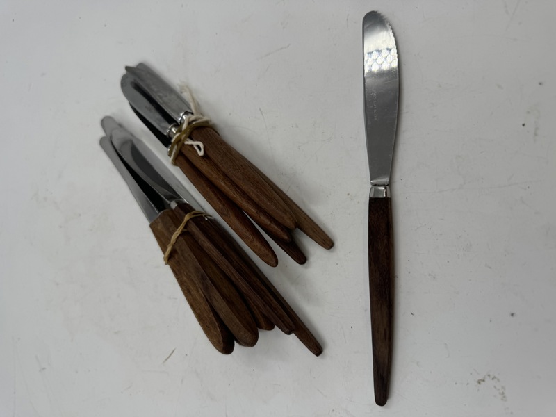 12 stk Kniver m/ teak skaft