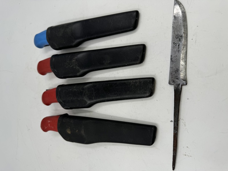 4 kniver + tinnblad
