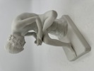 Parian Figur " Gutten med tornen "