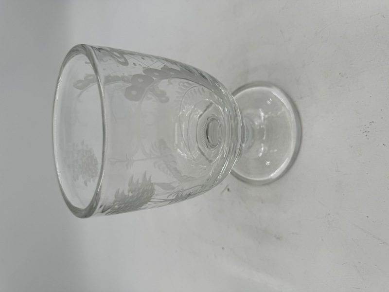 Gravert pokal i glass