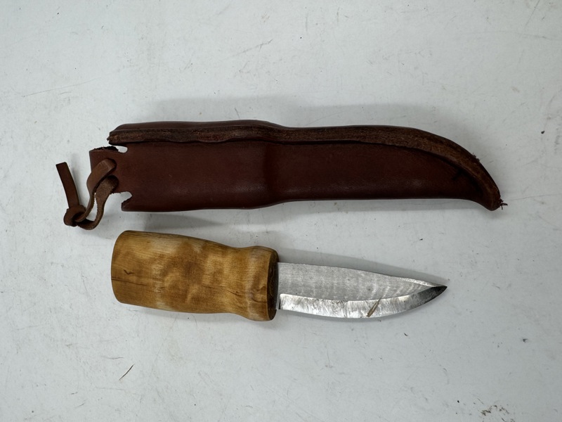 Kniv m/ slir merket Helle