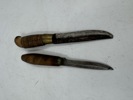 2 stk eldre kniver uten slir