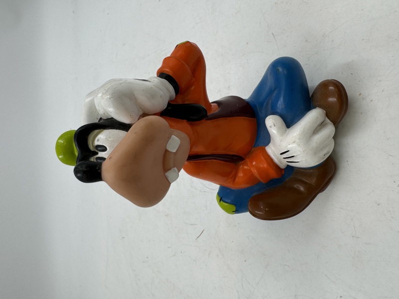 Disney- Langbein sittende