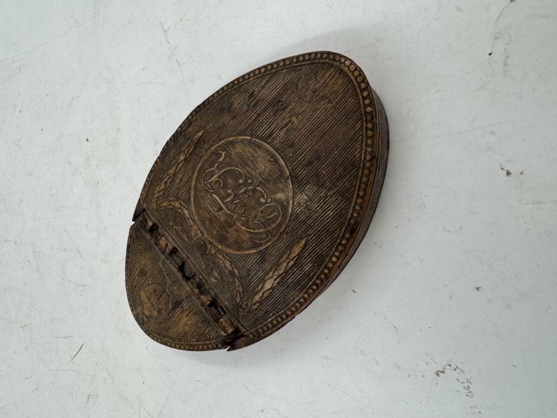 1700/1800 tall utskåret snusdåse