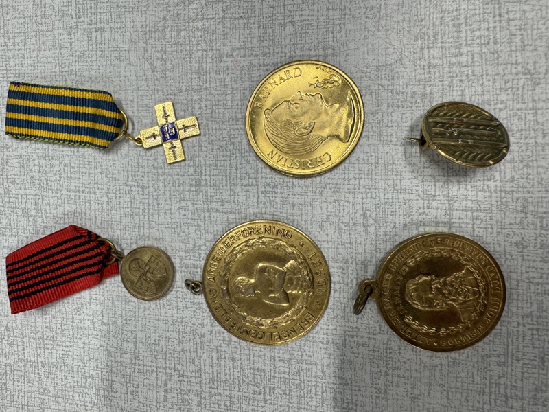 6 Gull aktige gml medaljer