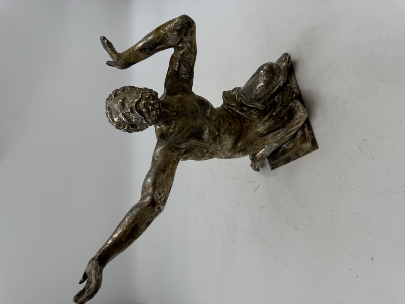 Gamel gedigen sølvaktig Jesus/ gudefigur?