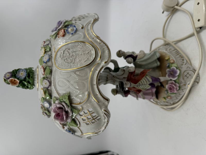 Nydelig Håndmalt bordlampe