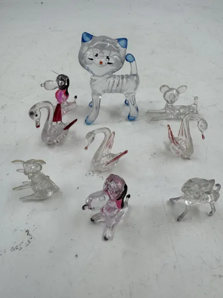 9 stk Små plastfigurer