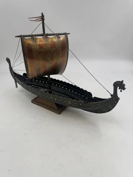 Vintage Modell av Vikingskip