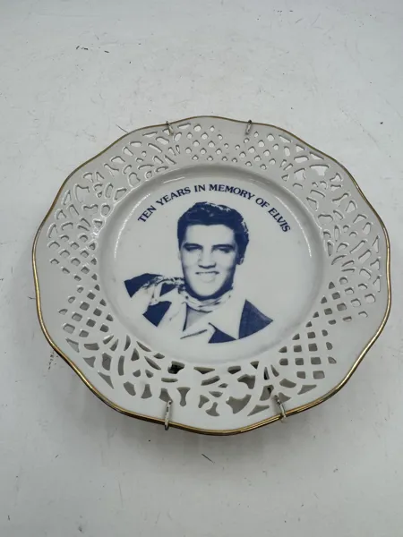 Platte: m/ Ten years m memory of Elvis